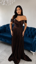 Robe de soirée marron chocolat Amélia avec bustier drapé et épaules dénudées – IC Dress