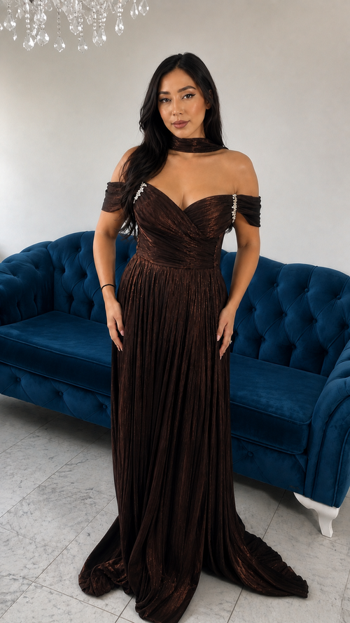 Robe de soirée marron chocolat Amélia avec bustier drapé et épaules dénudées – IC Dress